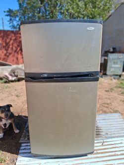 Whirlpool Top-Freezer Refrigerator