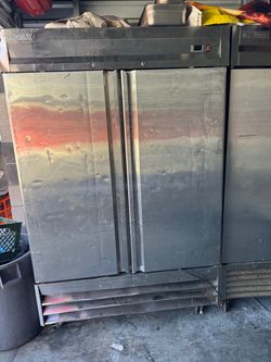 Commercial refrigerator