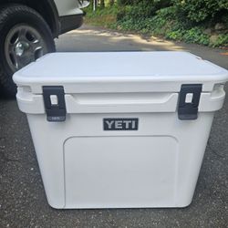 Yeti Roadie 60 Roller Cooler White New With Tags