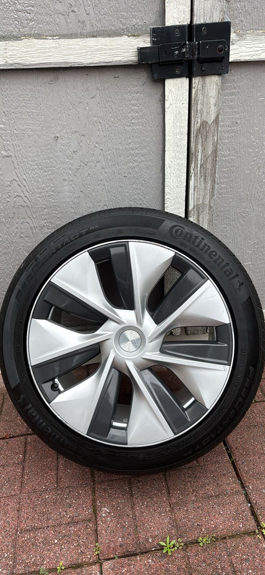 Tesla Model Y 19” gemini Wheel With Tire And Hubcab Cover. 8/32 Threads