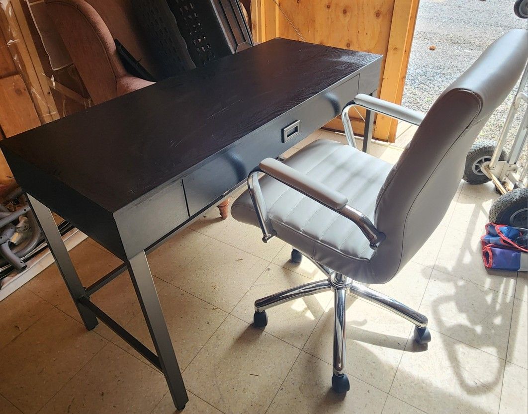 Black Desk & White Chair