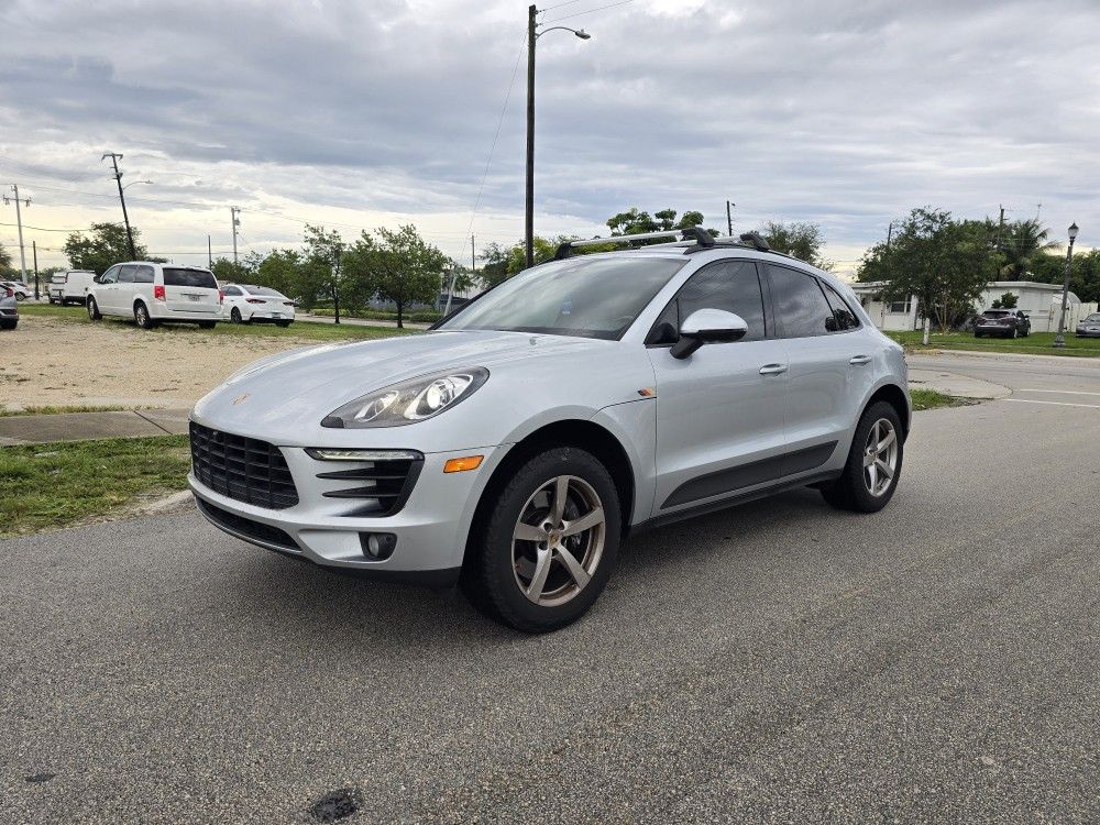 2017 Porsche Macan