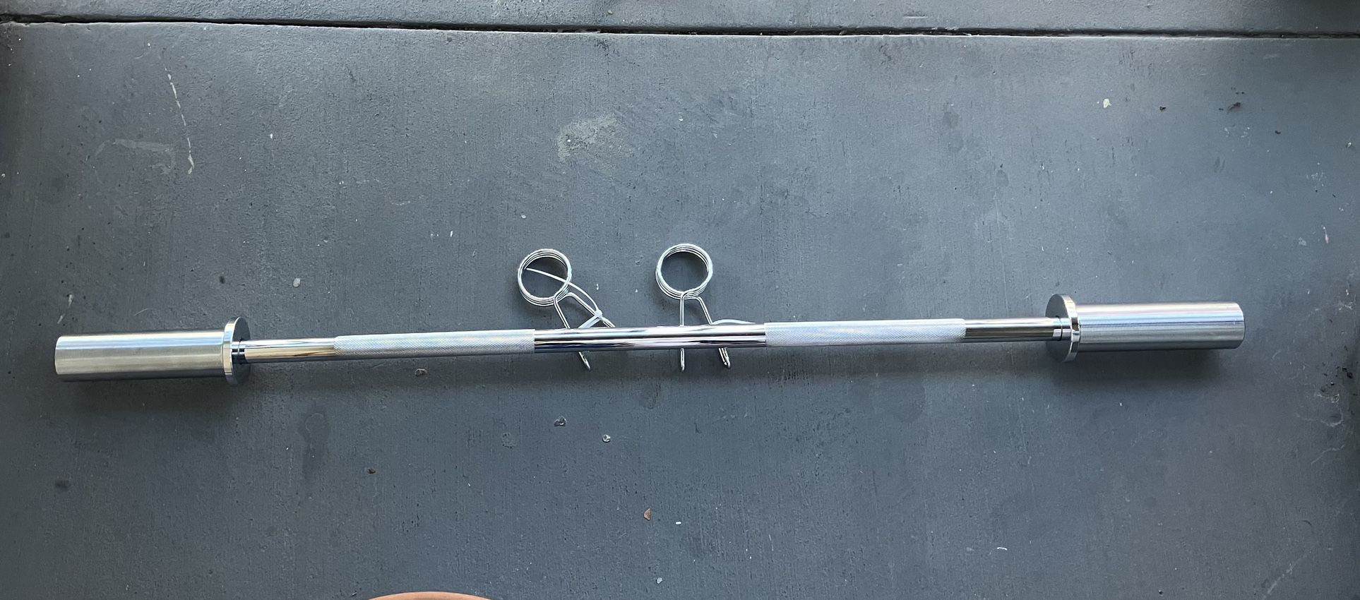Brand New Straight Barbell With Clamps