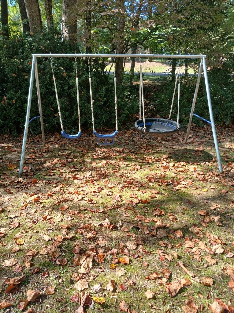 Swing Set With Saucer