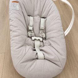 Stokke Tripp Trapp Newborn Set – Grey + Toy Hanger