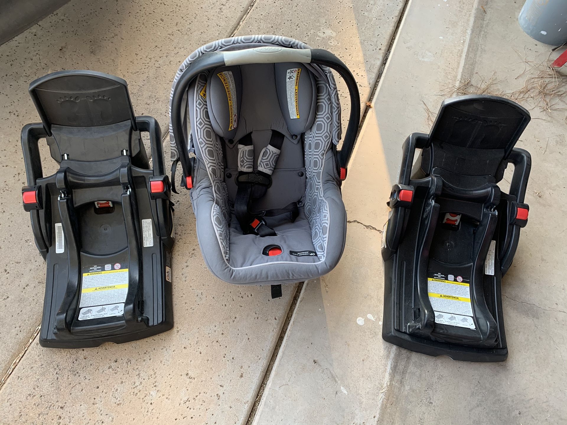 Graco click connect car seat and 2 bases