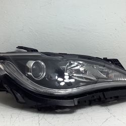 2017 2020 Chrysler Pacifica right HID headlight (1D)