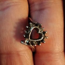 925.Silver Heart Shaped Ring w/Stones