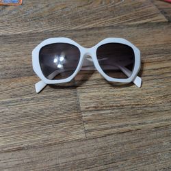 Prada Women Sun Glasses Good Condition 