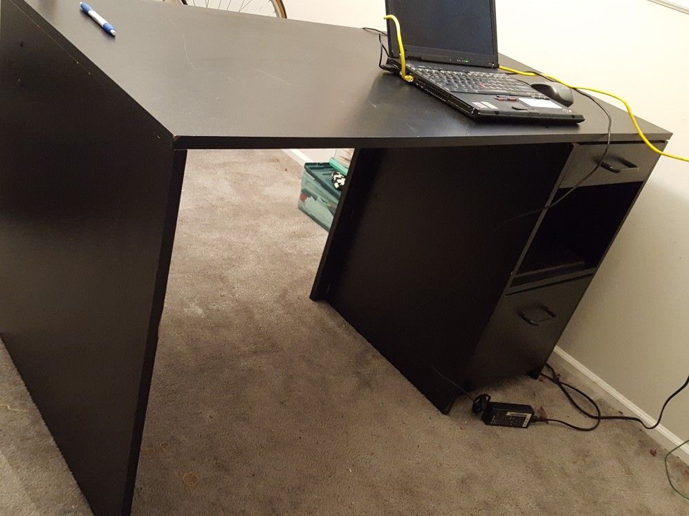 Black Desk  With 2 Side Drawers And Open Space Inbetweemof