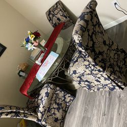 Nice Table For Only 150 Interest Call On {contact info removed}