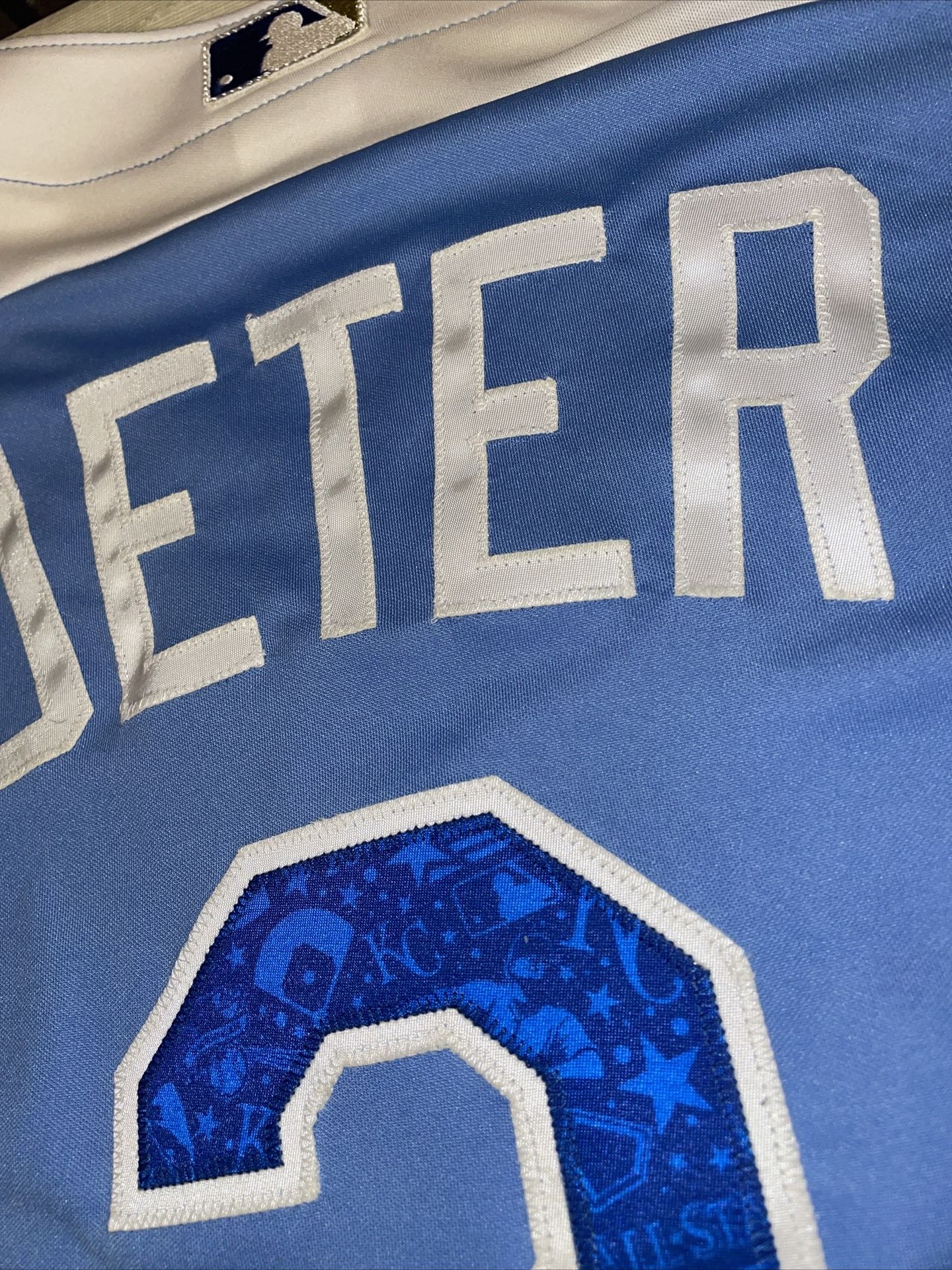 RARE VINTAGE DEREK JETER NEW YORK YANKEES BLUE MAJESTIC MLB JERSEY SZ LARGE  for Sale in Niagara Falls, NY - OfferUp