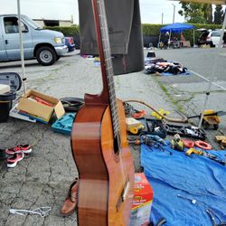 YAMAHA.   Guitarra.  Agustina.   Barata.  En.    Duarte.       Bien.   Cuidada. Cómo.  Si E.  Mirz
