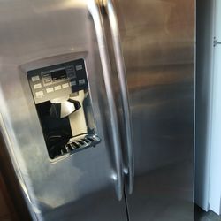 GE Refrigerator Side By Side 36x70