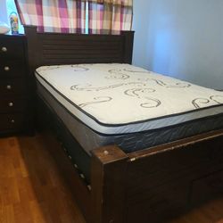 NEW QUEEN-SIZE PILLOW TOP MATTRESS AND BOX SPRING 💤