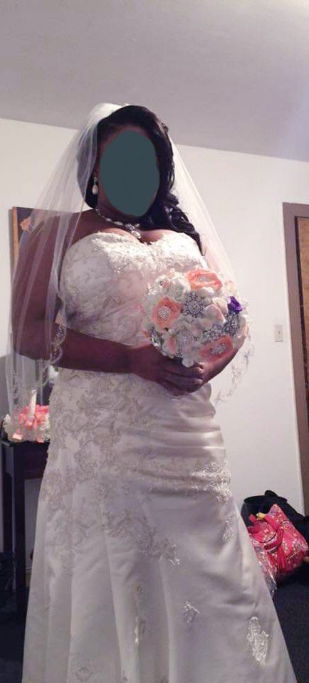 Lace detailed wedding dress