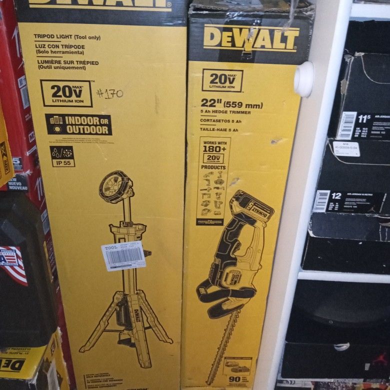 DeWalt 20v Tripod Light