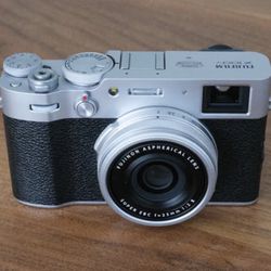 Fujifilm X100V Digital Camera Silver - Mint Condition