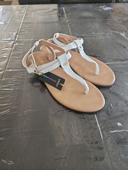 New Women's sandals size (9)