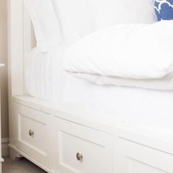 QUEEN Pottery Barn Platform Bed - 6 Storage Drawers 