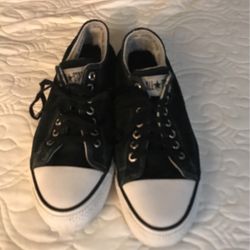 Converse Leather Upper Size 12 MENS 10 Women 