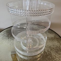 💎 Glam Meets Functionality: 360° Rotating Acrylic Makeup Organizer – $10 (Like New!) 💄✨