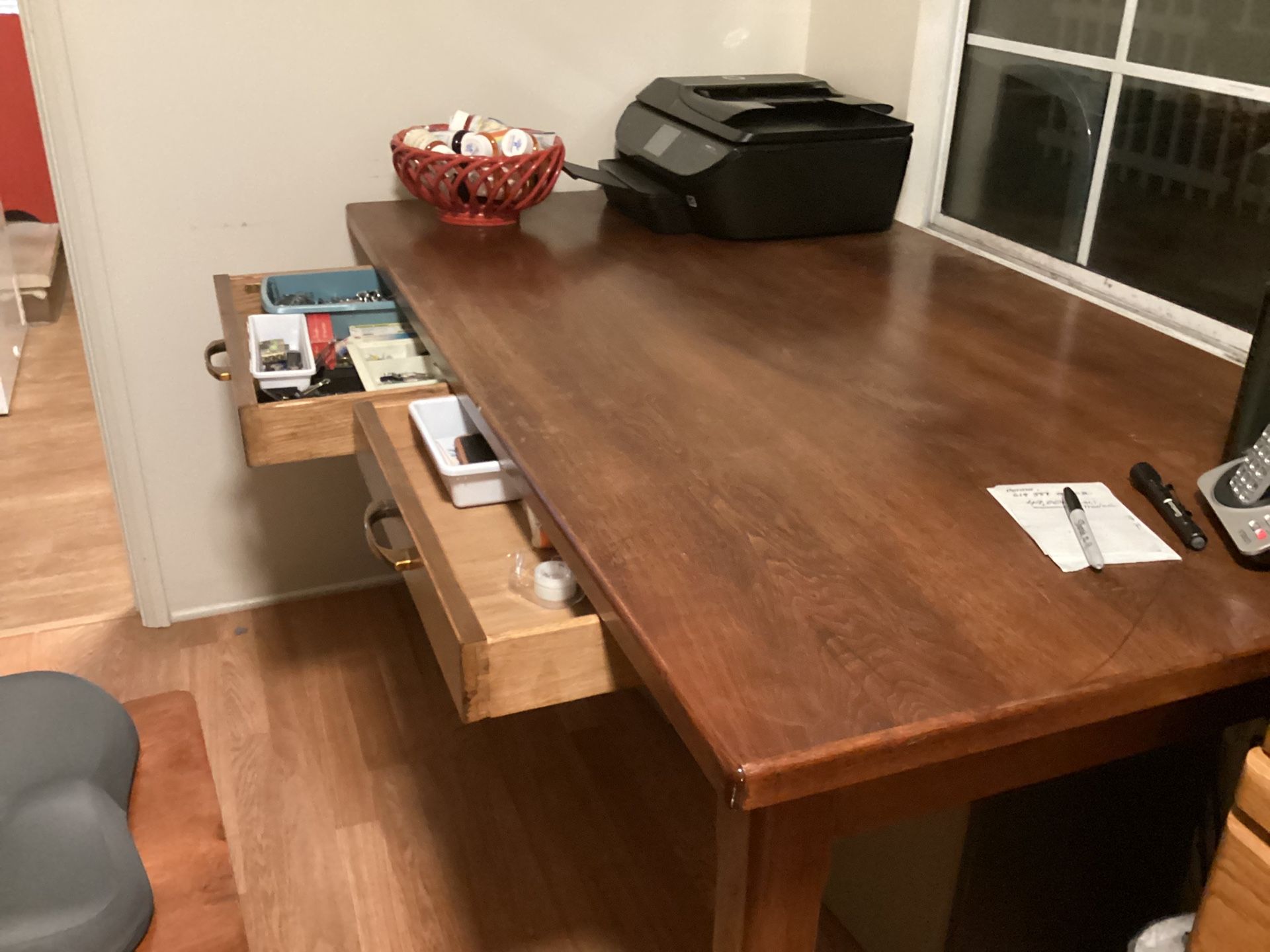Desk Solid Wood Hight 31”width 34”. Length 5 Feet