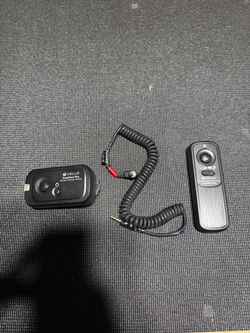 Vello's FreeWave Plus Wireless Remote Control & Shutter Release - 2.4GHz. Clean.