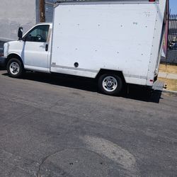 2009 gmc box truck