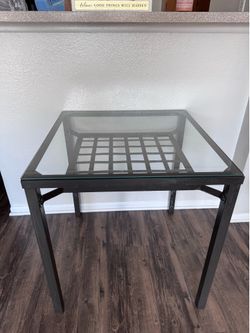 Dining table with glass on top, ❤️Good condition.