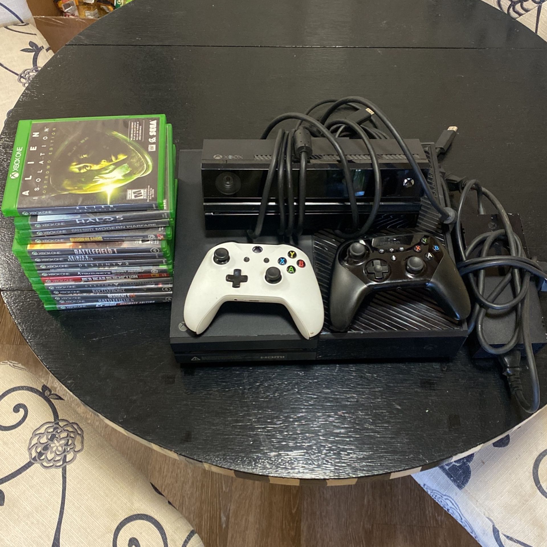 Xbox One 500gb Console And Kinect With Controllers And Games