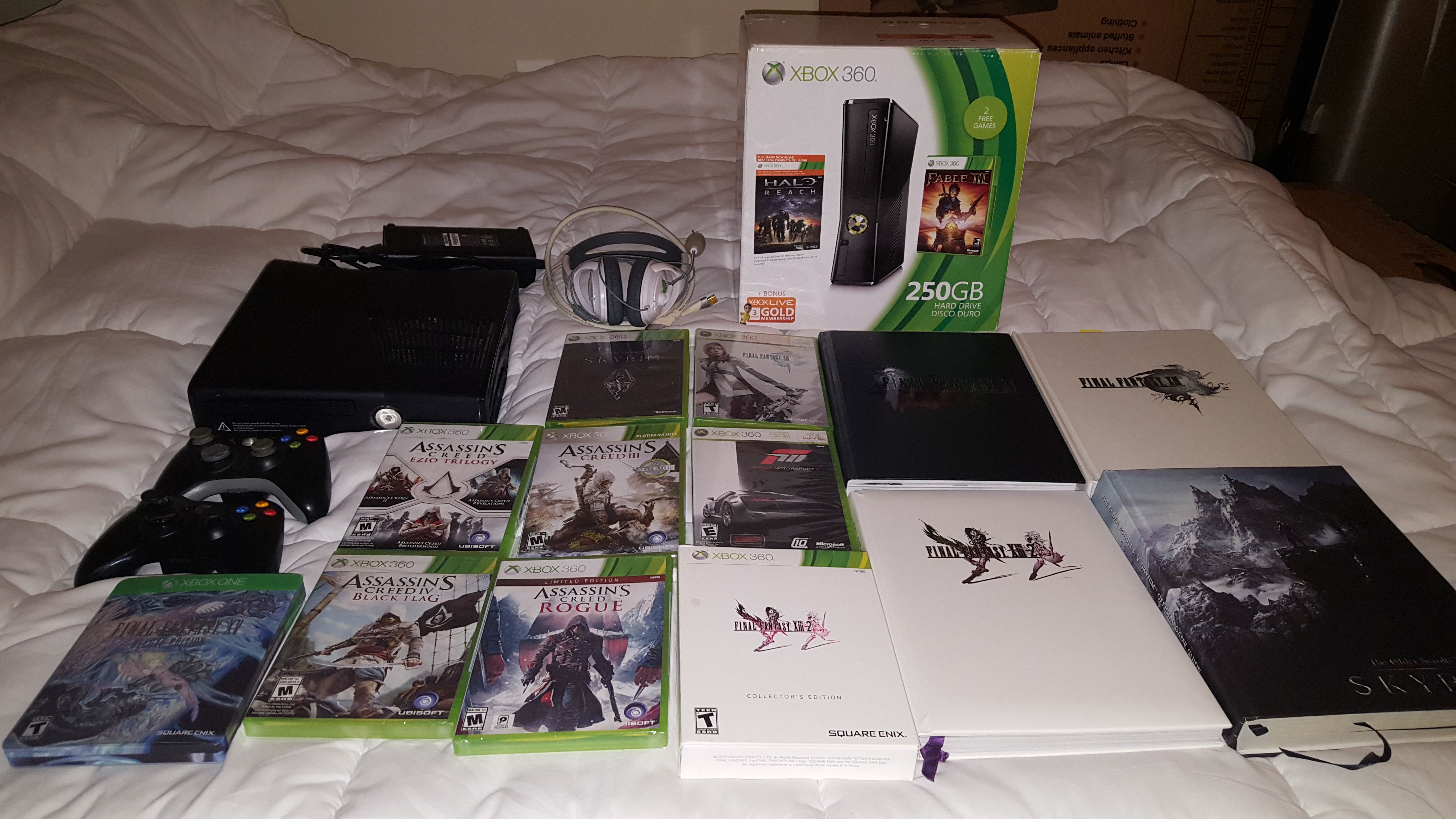Bkack Xbox 360 250GB + 2 controllers + 9 games + 4 guidebooks