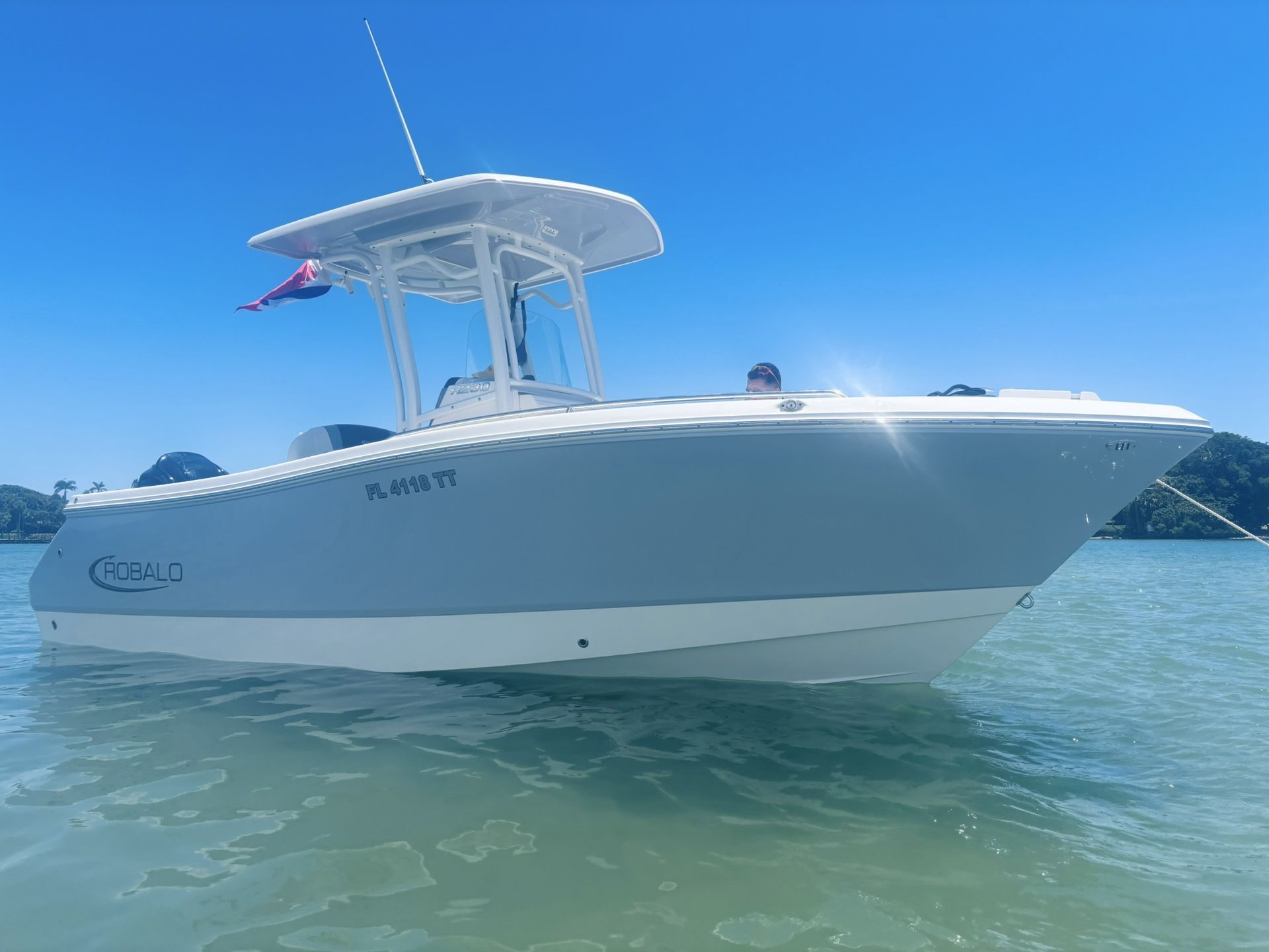 2024 Robalo R230