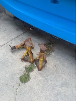 Jack stands