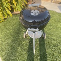 18 in. Original Weber kettle Charcoal Grill in Black