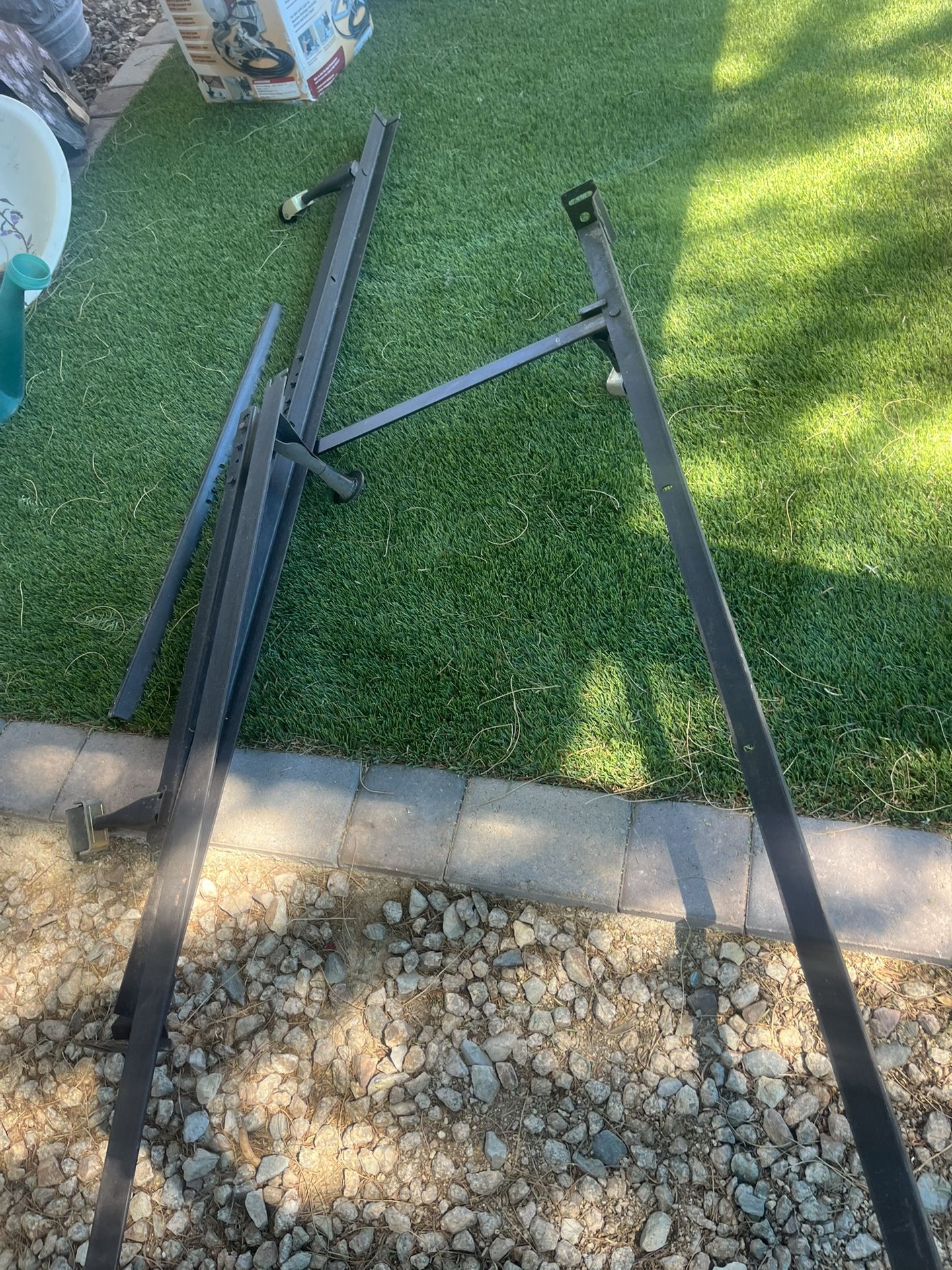 Metal bed frame S (2)