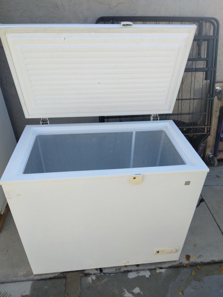 Frezzer G&E Good Condition! G&E!Congelador Buenas Condiciones!