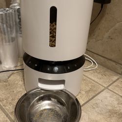 Automatic Cat/Small Dog Food Dispenser with Camera and WiFi