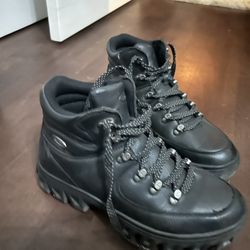 Men’s Size 10 Black boots 