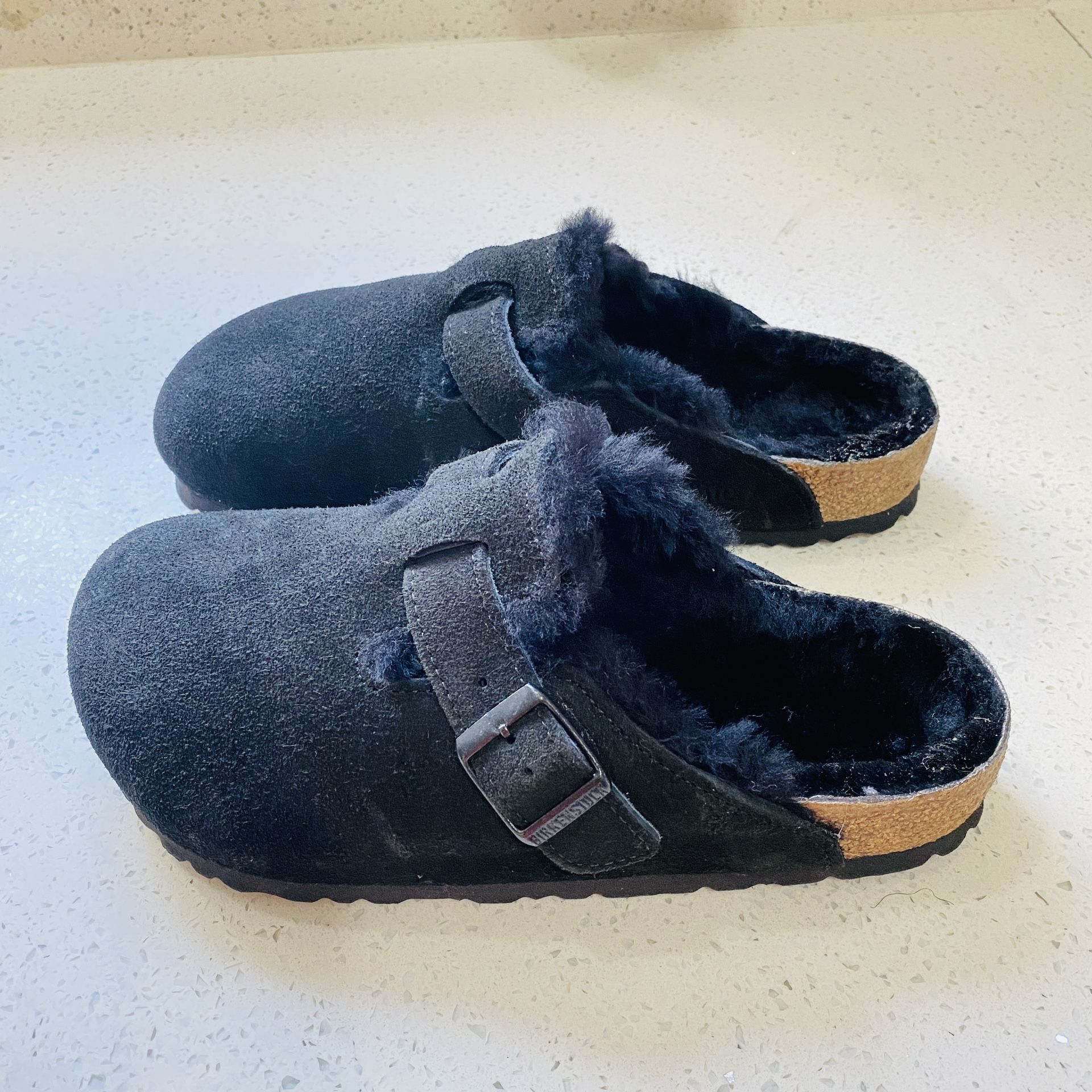 Birkenstock Boston Clogs EU size 37 US women’s 6 Men’s 4 Navy Blue Suede Shearling Lined. Excellent condition.