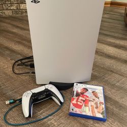 PS5 BUNDLE (Excellent Condition)