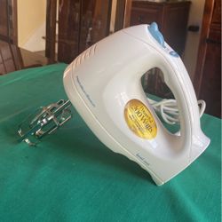 Hamilton beach white hand mixer model 62680 type M18 working
