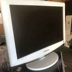 19 Inche Samsung TV/Monitor With Remote
