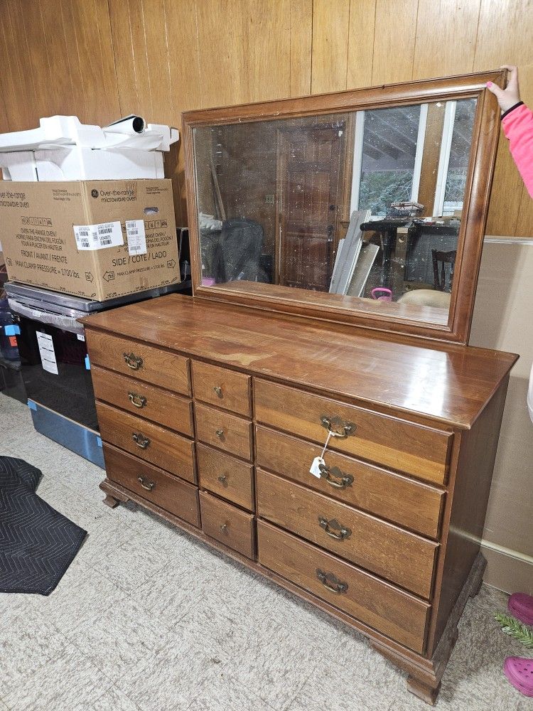Dresser With Mirror