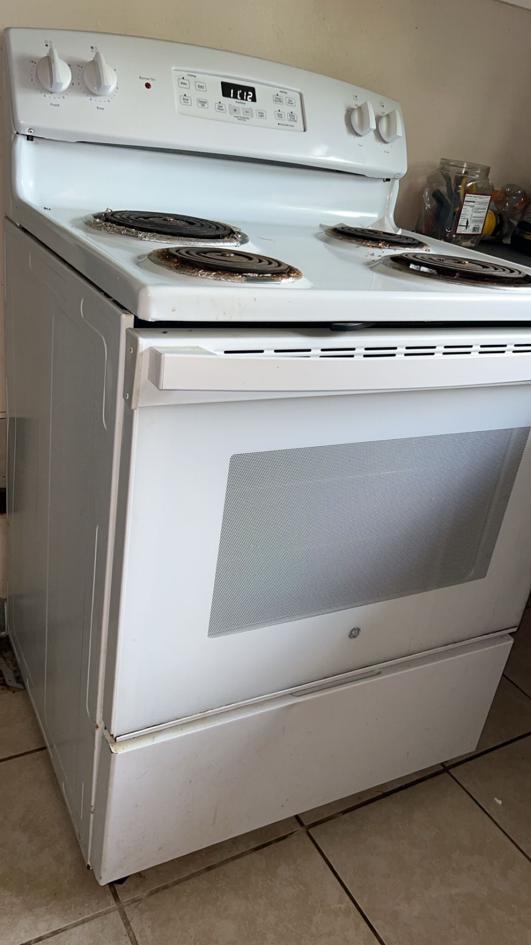 G E Electric Stove