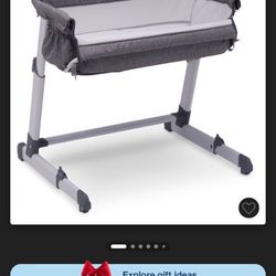 Simmons Kids' Dream Bedside Baby Bassinet + 64 Size 1 Diapers