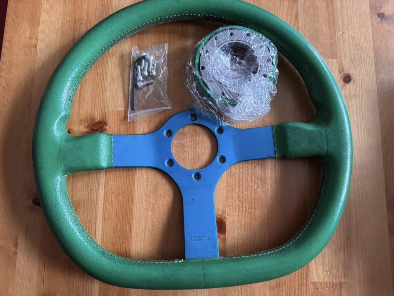 steering wheel MOMO simil F1