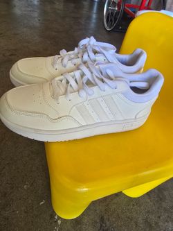 Tennis shoes.