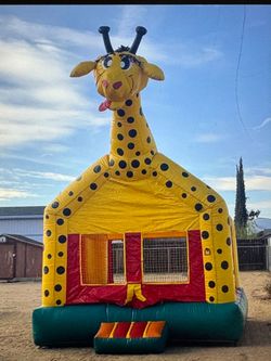 Inflatable jumper giraffe