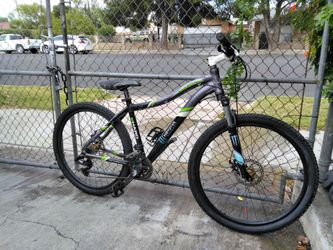 Haro Flightline mountain bike 26 inch dual disk brakes
